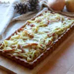tarte renversée aux oignons,tarte renversée oignons bacon,tarte oignons bacon,tarte oignons lardons alsacienne,tarte aux oignons et bacon,recette tarte oignon bacon,recette tarte oignons lardons sans oeufs,tarte salée renversée,tarte renversée salée guy demarle,tarte salee moelleuse,tarte oignons bacon mozzarella