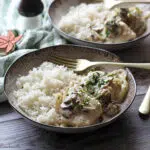 dos de cabillaud aux champignons,dos de cabillaud champignons crème fraîche,recette dos de cabillaud champignons,recette de cabillaud,recette de cabillaud en sauce,cabillaud champignons,cabillaud champignons creme fraiche,cabillaud champignons de paris,recette de poisson facile et rapide,recette de poisson facile,poisson aux champignons de paris,poisson à la crème et aux champignons,filets de poisson à la crème et champignons,idee recette avec du cabillaud,recette avec du cabillaud frais